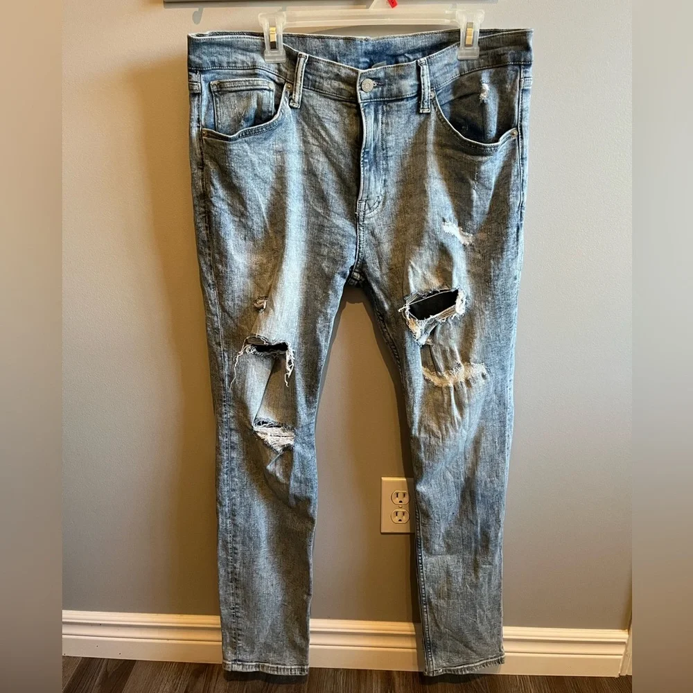 H&M Ripped/Distressed Jeans - Light Wash - Picture 1 of 5